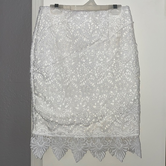 Papaya Skirt. White. Sz S.  Papaya runs small. Fits like an XS.  Very pr… - Picture 1 of 7